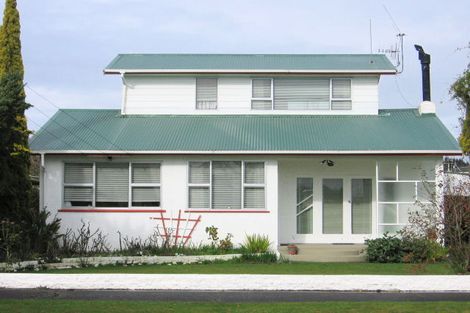 Photo of property in 12 Stirling Crescent, Hokowhitu, Palmerston North, 4410