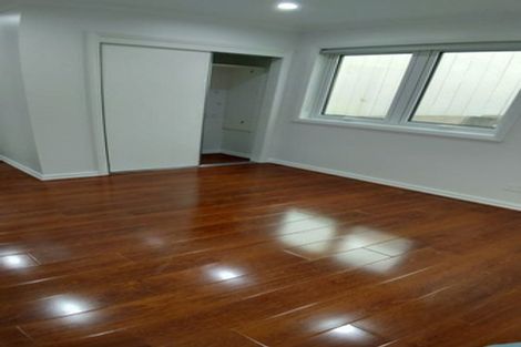 Photo of property in 36 Trias Road, Totara Vale, Auckland, 0629