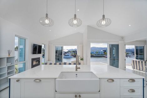 Photo of property in 17 Waitotara Way, Whitianga, 3510