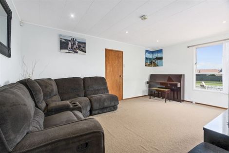 Photo of property in 438 Roscommon Road, Clendon Park, Auckland, 2103