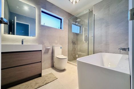 Photo of property in 9c Links Road, New Lynn, Auckland, 0600