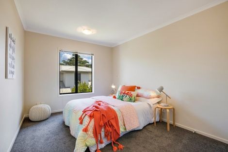 Photo of property in 9 Verdale Circle, Glen Eden, Auckland, 0602