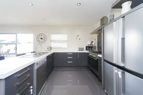 Photo of property in 20 Rosalie Terrace, Kelvin Grove, Palmerston North, 4414