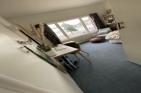 Photo of property in 182 Oriental Parade, Oriental Bay, Wellington, 6011