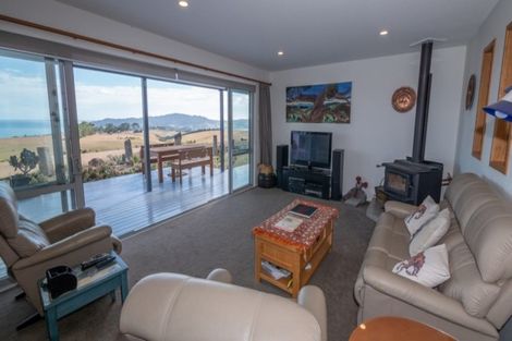 Photo of property in 601 Cable Bay Block Road, Cable Bay, 0420