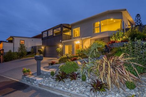 Photo of property in 14 Charlotte Way, Raumati South, Paraparaumu, 5032