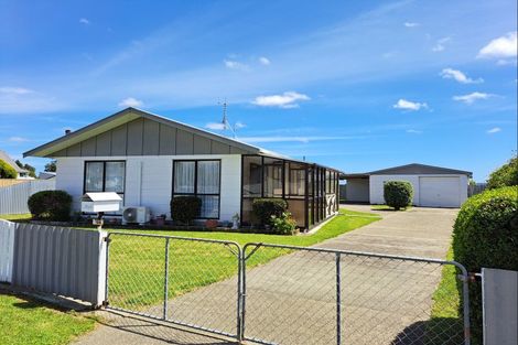 Photo of property in 104 Ryder Crescent, Levin, 5510