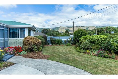 Photo of property in 1 Dixon Street, Waimate, 7924