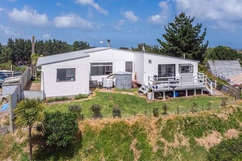 Photo of property in 1 Muritai Terrace, Hokio Beach, Levin, 5571