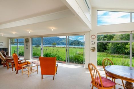 Photo of property in 2323 Queen Charlotte Drive, Ngakuta Bay, Picton, 7281