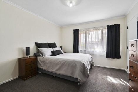 Photo of property in 71 Hillcrest Drive, Kelvin Grove, Palmerston North, 4414
