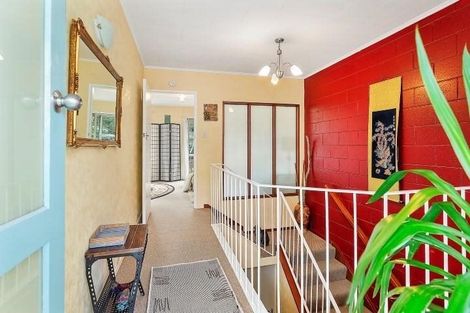 Photo of property in 9 Cyril Way, Paparangi, Wellington, 6037