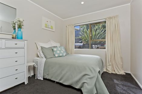 Photo of property in 22 Yule Place, Massey, Auckland, 0614