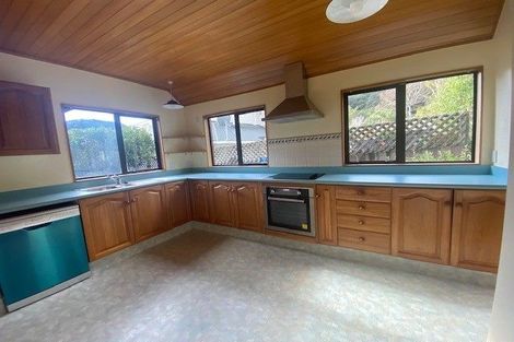 Photo of property in 16 Cheviot Road, Lowry Bay, Lower Hutt, 5013