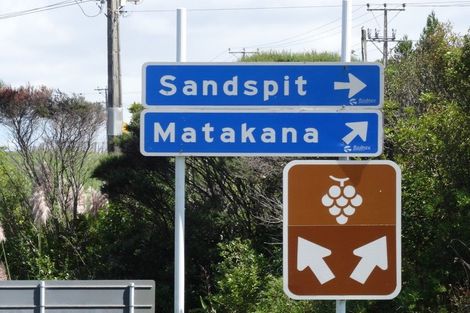 Photo of property in 40 Brick Bay Drive, Sandspit, Warkworth, 0982