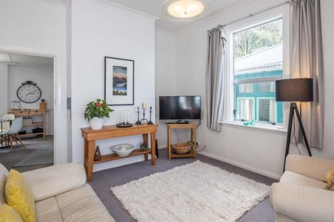 Photo of property in 190 The Esplanade, Island Bay, Wellington, 6023