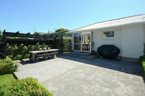 Photo of property in 8 Yardley Street, Avonhead, Christchurch, 8042