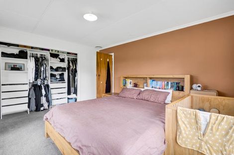 Photo of property in 5 Dunn Street, Egmont Village, 4372