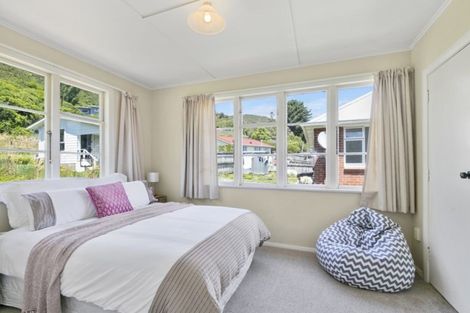 Photo of property in 196 Waddington Drive, Naenae, Lower Hutt, 5011