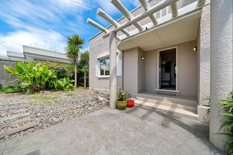 Photo of property in 180 Brooklands Road, Vogeltown, New Plymouth, 4310