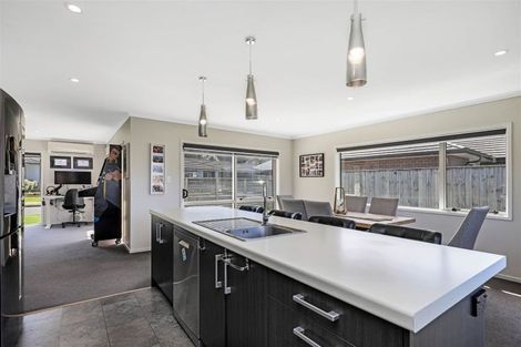 Photo of property in 4 Cory Jane Grove, Riverstone Terraces, Upper Hutt, 5018