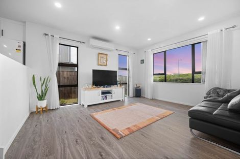 Photo of property in 32 Huarahi Pai Road, Huapai, Kumeu, 0810