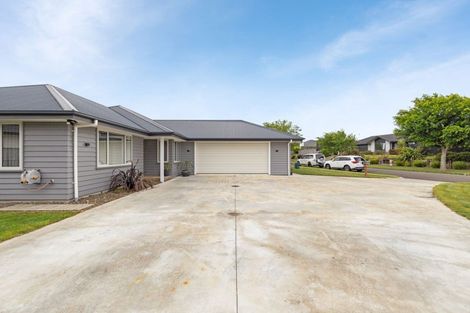 Photo of property in 1 Gibraltar Way, Fitzherbert, Palmerston North, 4410