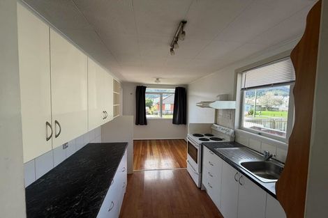 Photo of property in 5 Bird Grove, Stokes Valley, Lower Hutt, 5019
