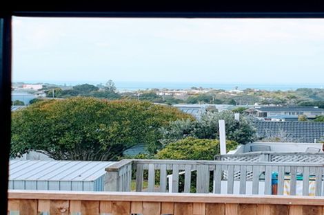 Photo of property in 61 Wade River Road, Stanmore Bay, Whangaparaoa, 0932