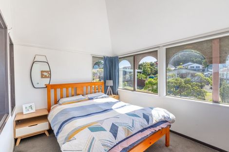 Photo of property in 144 Akaroa Drive, Maupuia, Wellington, 6022