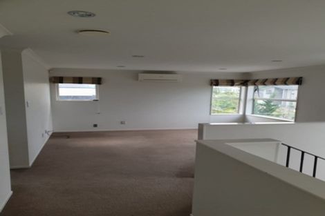 Photo of property in 106 Lake Panorama Drive, Henderson Valley, Auckland, 0612
