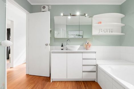 Photo of property in 11 West Ridge Drive, Western Heights, Hamilton, 3200