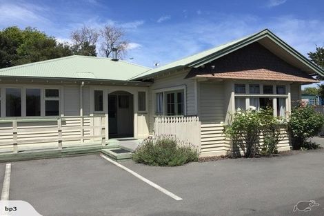 Photo of property in 8 Memorial Avenue, Ilam, Christchurch, 8053
