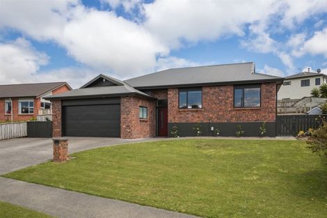 Photo of property in 6 Aotea Drive, Aotea, Porirua, 5024