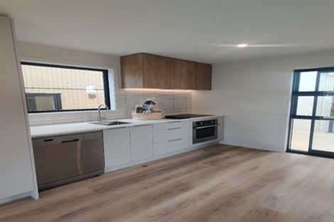 Photo of property in 4/7 Wainuiomata Road, Wainuiomata, Lower Hutt, 5014