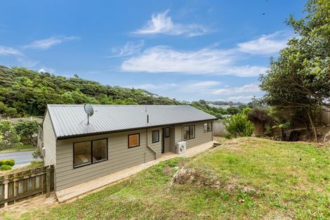 Photo of property in 72 Omapere Street, Whitby, Porirua, 5024