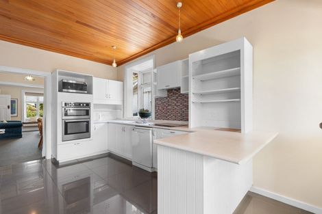 Photo of property in 17 Milverton Avenue, Hokowhitu, Palmerston North, 4410