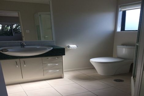 Photo of property in 2/39 Church Street, Northcote Point, Auckland, 0627