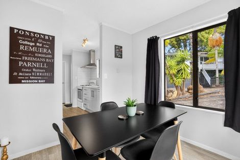 Photo of property in 8 Wirihana Road, Titirangi, Auckland, 0604