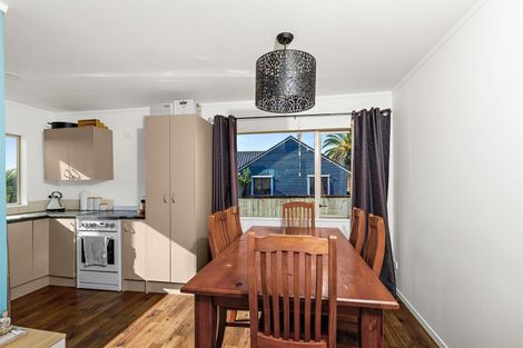 Photo of property in 49a Springs Road, Parakai, 0830