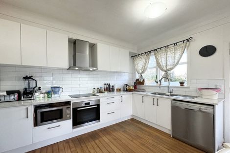Photo of property in 54 Seymour Road, Sunnyvale, Auckland, 0612