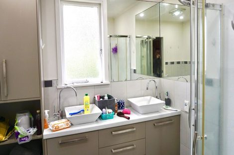 Photo of property in 25 Hutchinsons Road, Bucklands Beach, Auckland, 2014