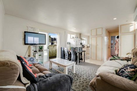 Photo of property in 3 Shepherds Road, Papakura, 2110