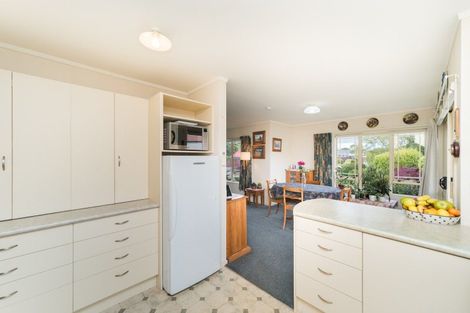 Photo of property in 18 Dalfield Place, Highbury, Palmerston North, 4412