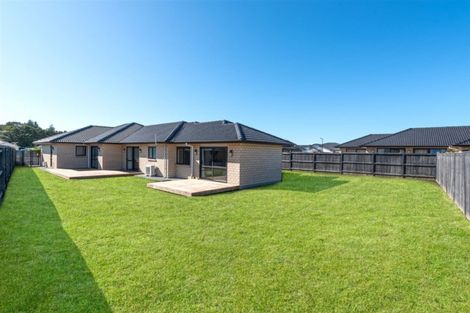 Photo of property in 7 Kahika Grove, Huapai, Kumeu, 0810