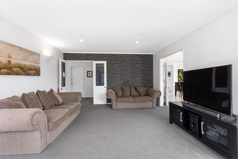 Photo of property in 6 Saunders Close, Whitby, Porirua, 5024