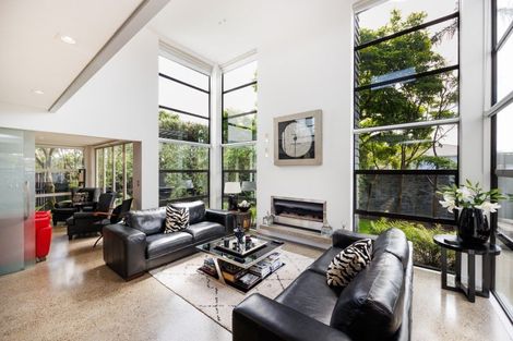 Photo of property in 297 Fitzherbert Avenue, West End, Palmerston North, 4410