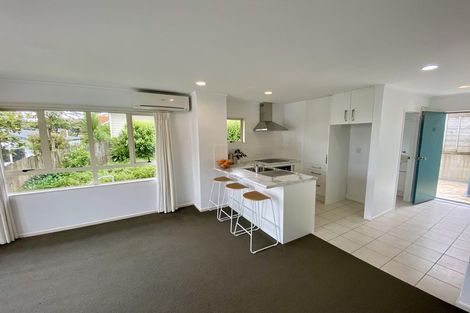 Photo of property in 1a/20 Ian Marwick Place, Birkenhead, Auckland, 0626