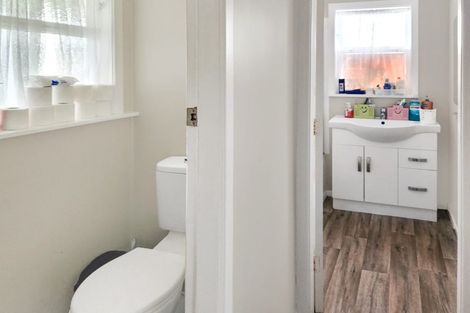 Photo of property in 5 Willow Grove, Wainuiomata, Lower Hutt, 5014