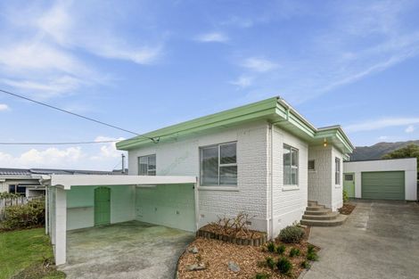 Photo of property in 39 Coates Street, Tawa, Wellington, 5028